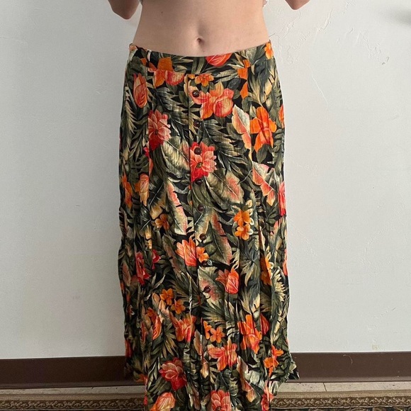 midi to maxi floral hawaiian print skirt with button details down the front - Picture 7 of 7